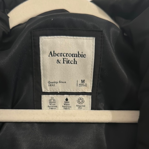 NWOT A&F Black Puffer Vest - Picture 2 of 3